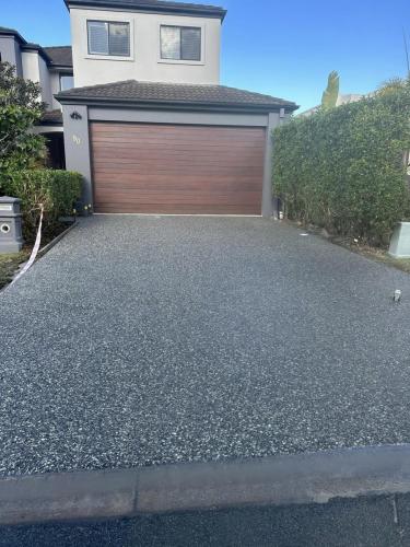 exposed aggregate concreting driveway
